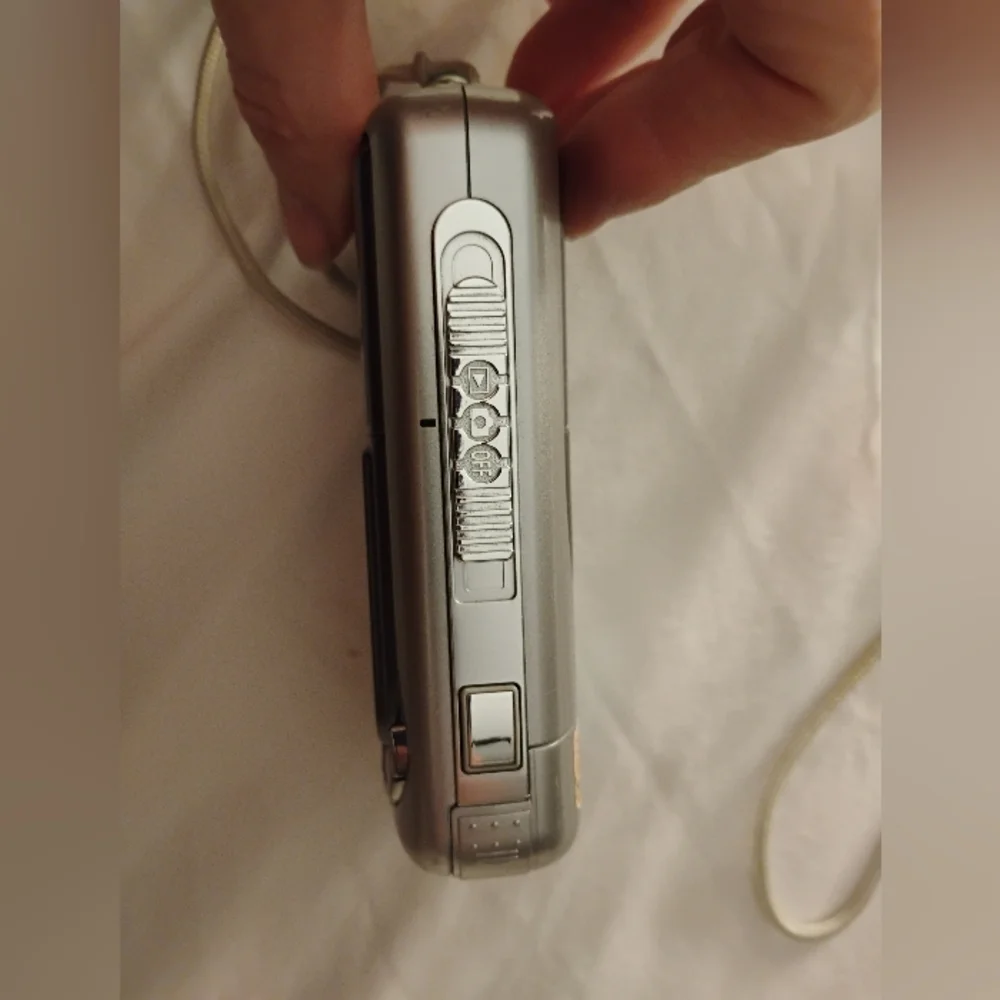 Nikon coolpix 3500 camera 3.2 Mega Pixels